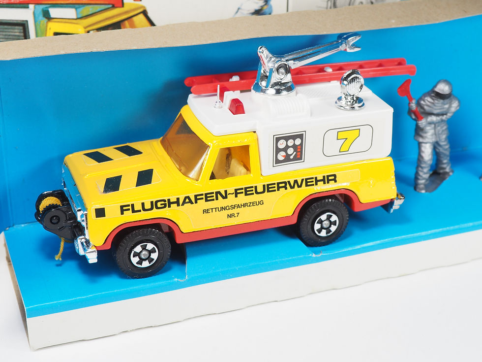 Miniature : MATCHBOX - SUPER KINGS - K-75 - AIRPORT FIRE TENDER - GERMAN VERSION - 1/43