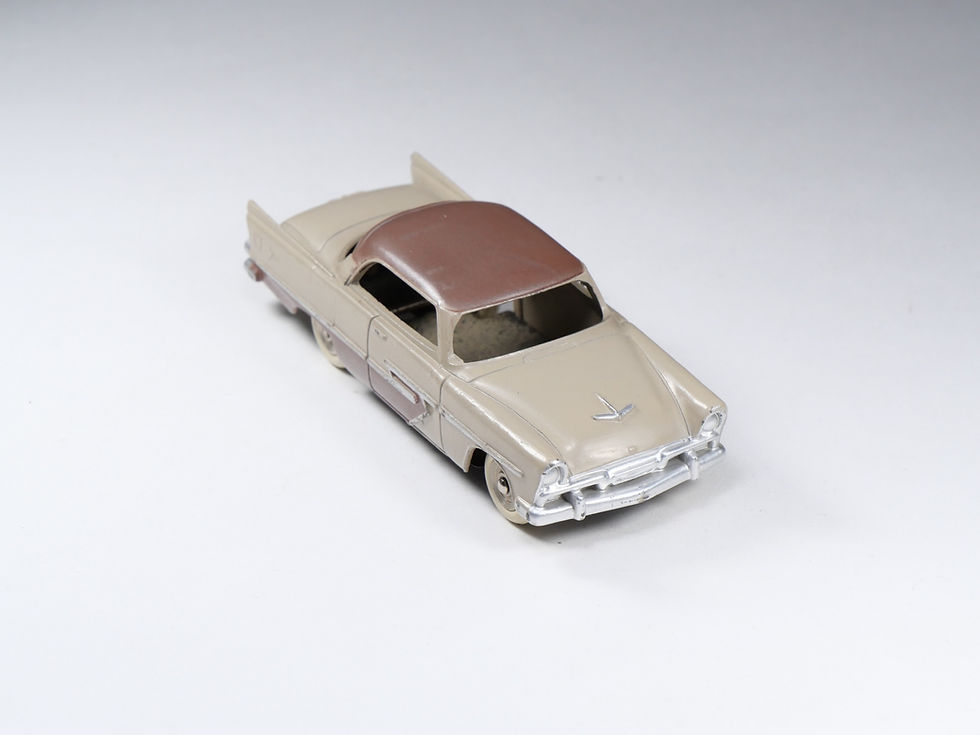 Thumbnail: DINKY TOYS FRANCE - 523 - Plymouth Belvedere - Havane jantes concaves - En boite