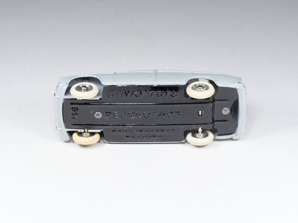 Miniatura: DINKY TOYS FRANCE - 521 - Peugeot 403 Berline - Jantes concaves - En boite