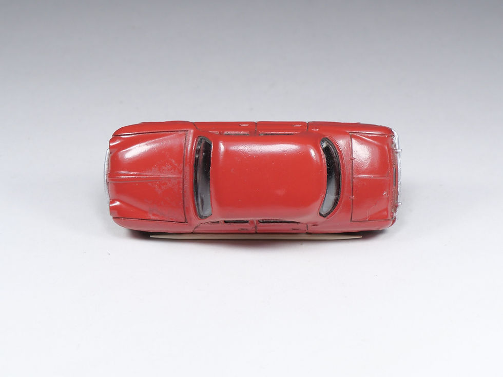 Thumbnail: DINKY TOYS FRANCE - 524 - Renault Dauphine - Avec vitres - En boite