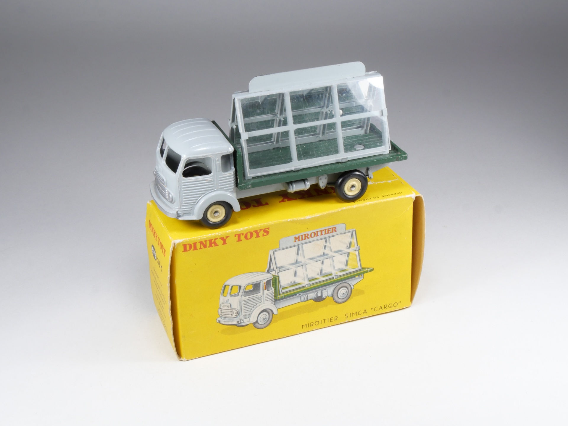 DINKY TOYS FRANCE - 579 - Simca Cargo Miroitier - Export - En boite