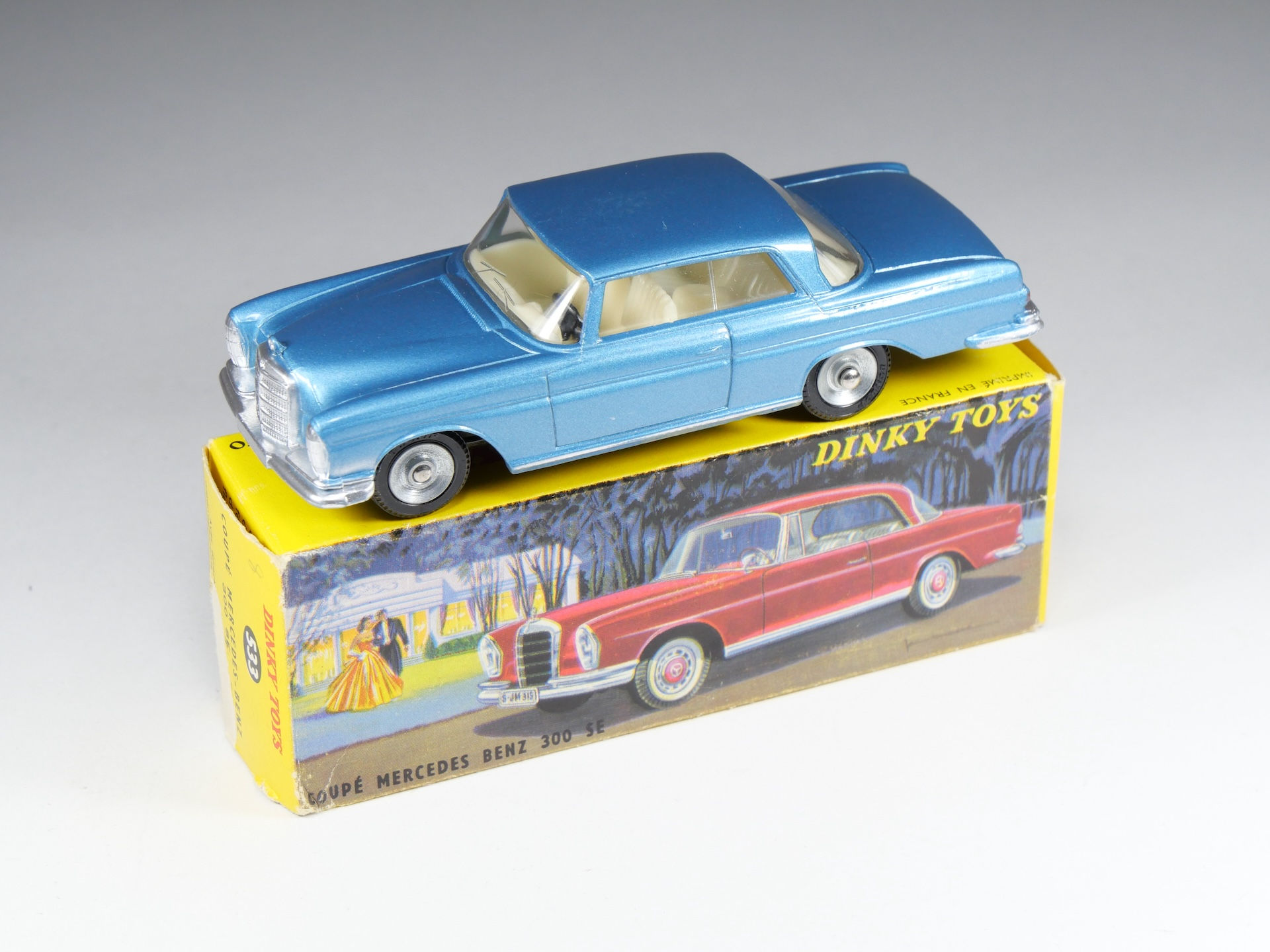 DINKY TOYS FRANCE - 533 - Mercedes Benz Coupé 300 SE - Dernière version En boite