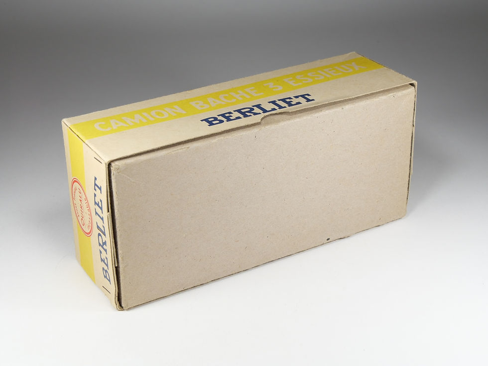 Thumbnail: QUIRALU - Berliet GBO Baché 3 essieux - Saharien - Boite vide