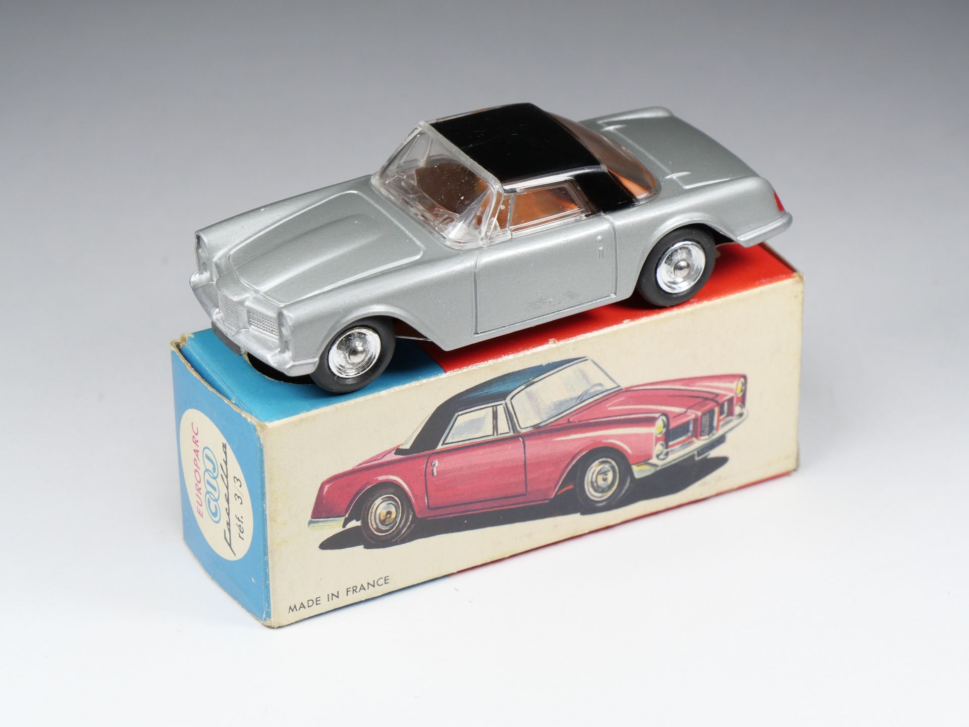 CIJ - 3/3 - Facel Vega Facellia - En boite