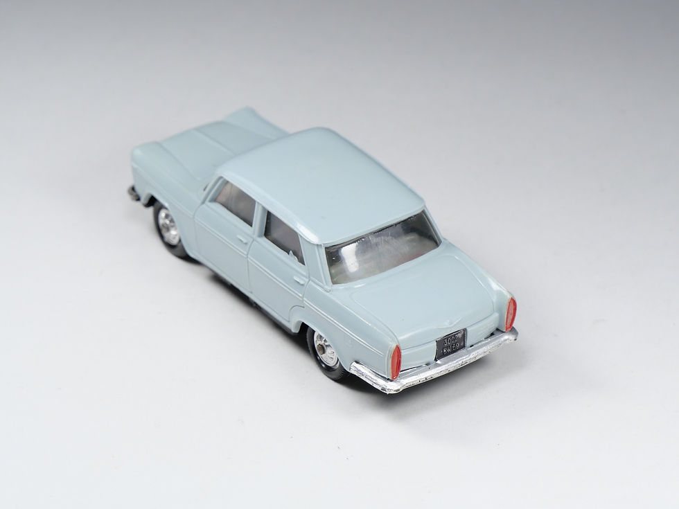 Thumbnail: NOREV - 38 - Fiat 2300 - Gris clair - En boite