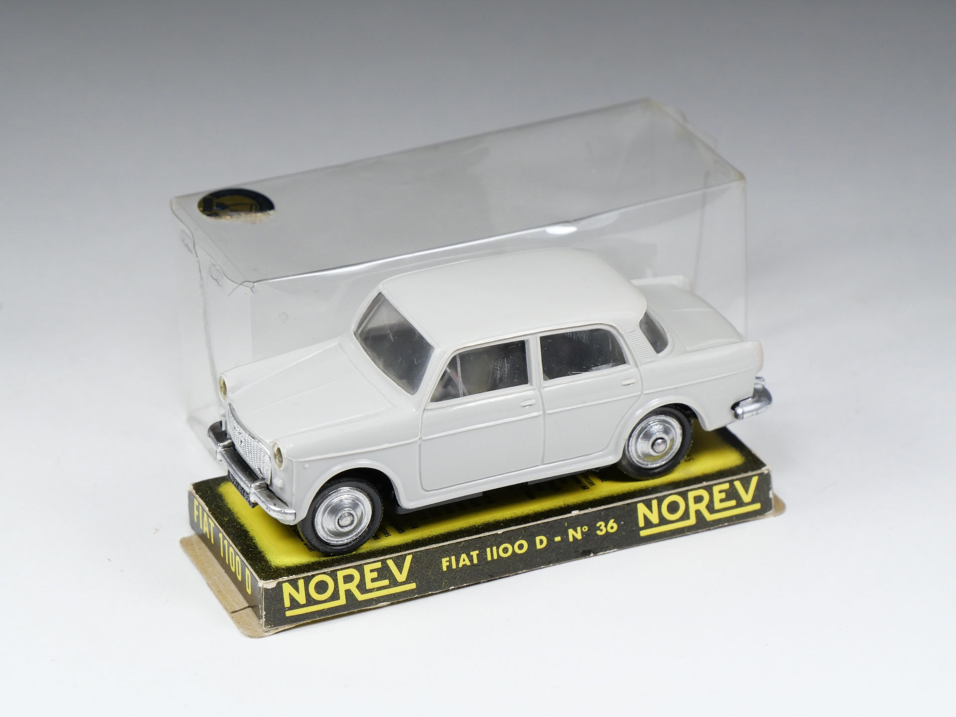 NOREV - 36 - Fiat 1100 D - Gris clair - En boite