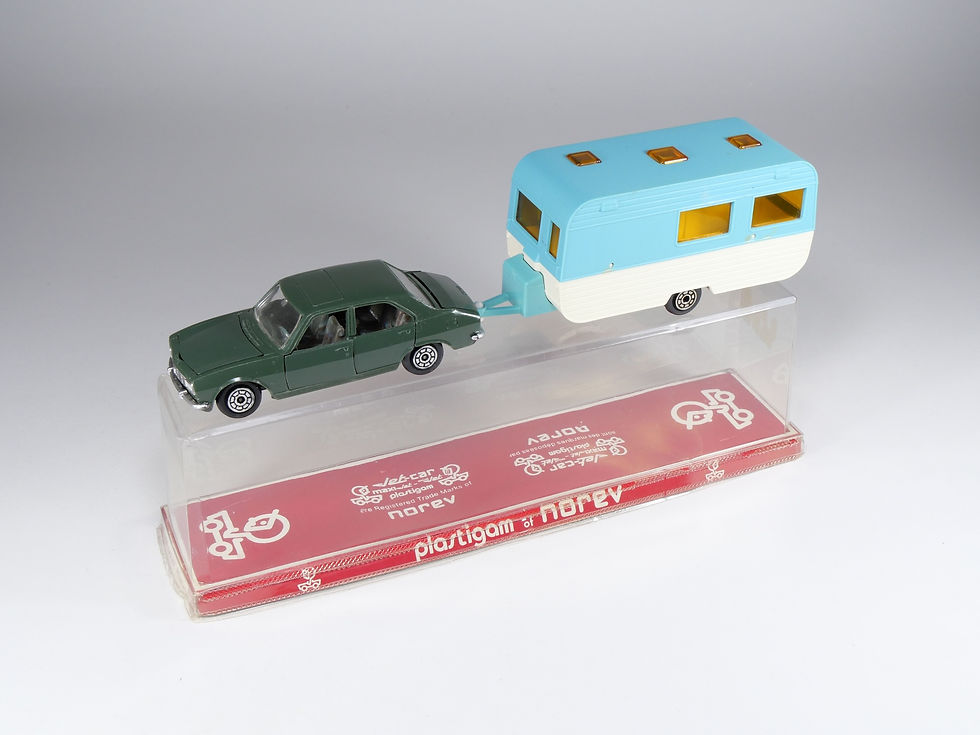 NOREV - 229 - Peugeot 504 Avec Caravane - En Boite