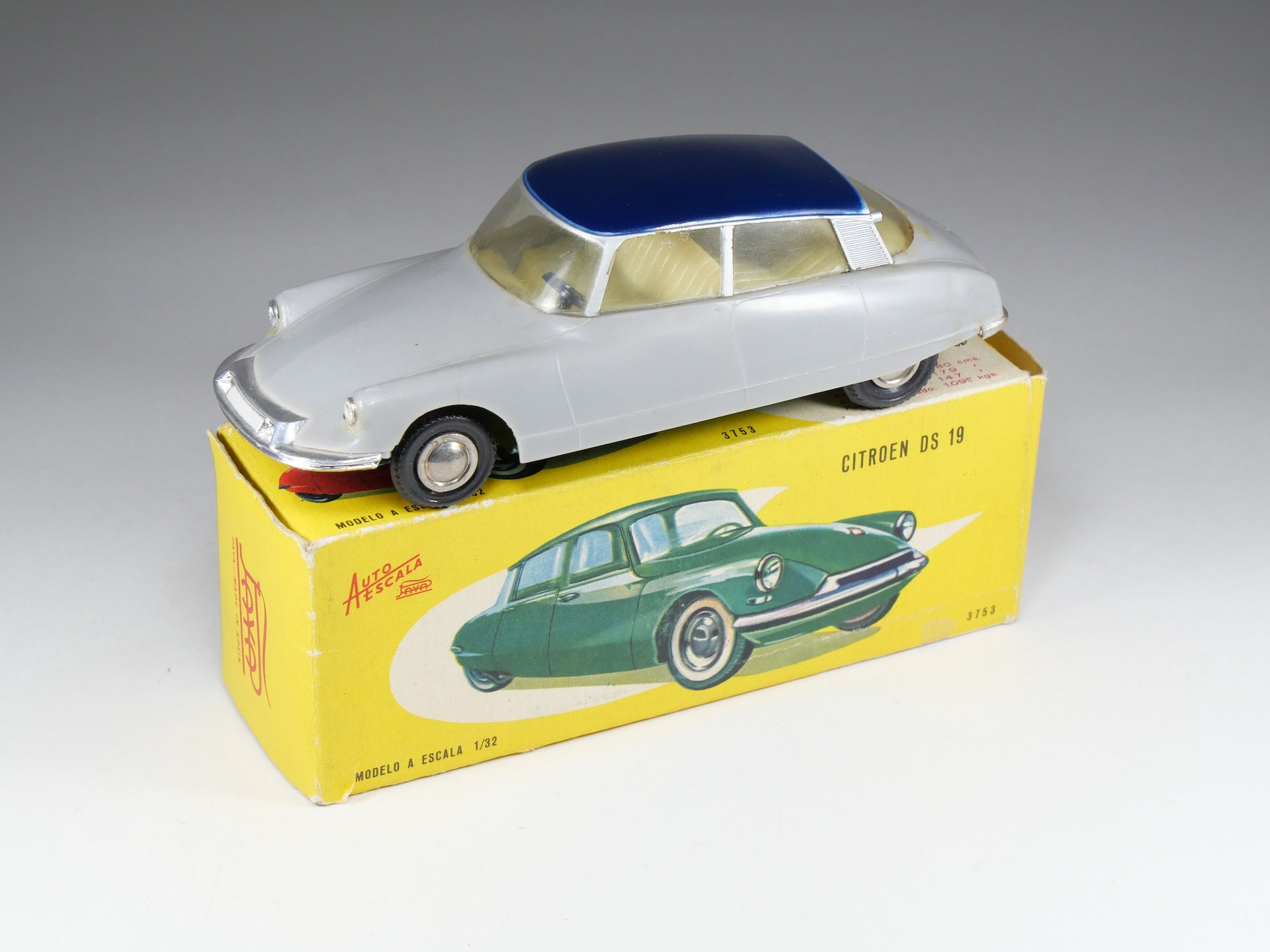 PAYA - 3753 - Citroën DS 19 - En Boite