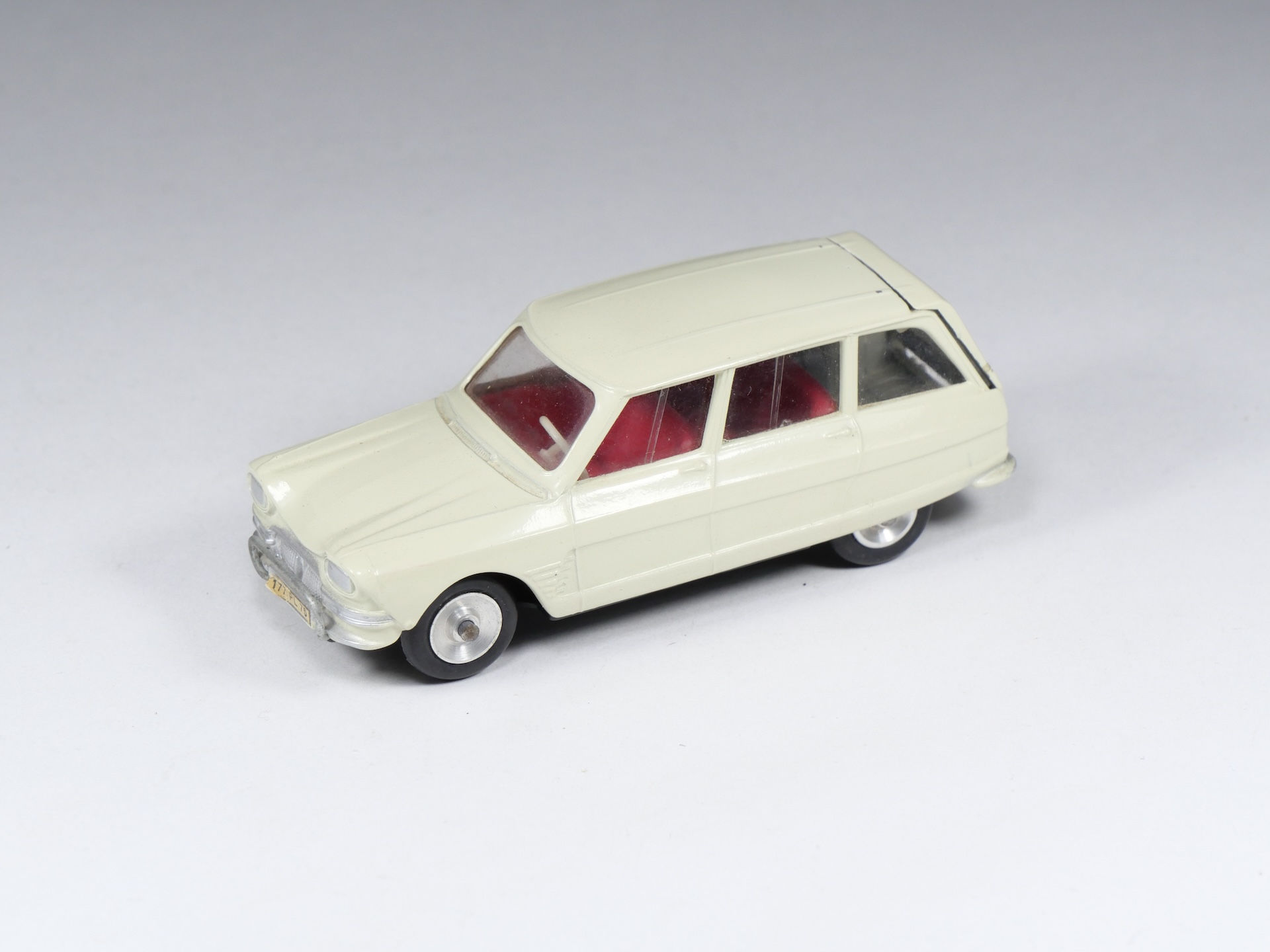 SOLIDO - 141 - Citroen Break Ami 6 - Mastic - 1/43