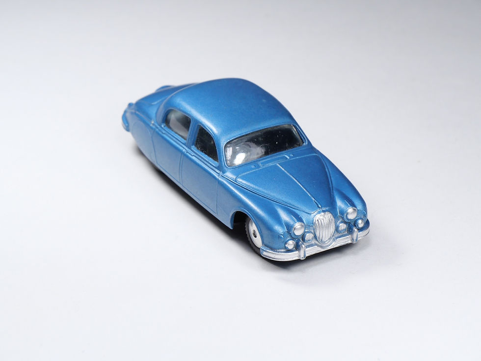 Miniature : CORGI - 208M - Jaguar 2.4 Litre Saloon - Mechanical - En Boite