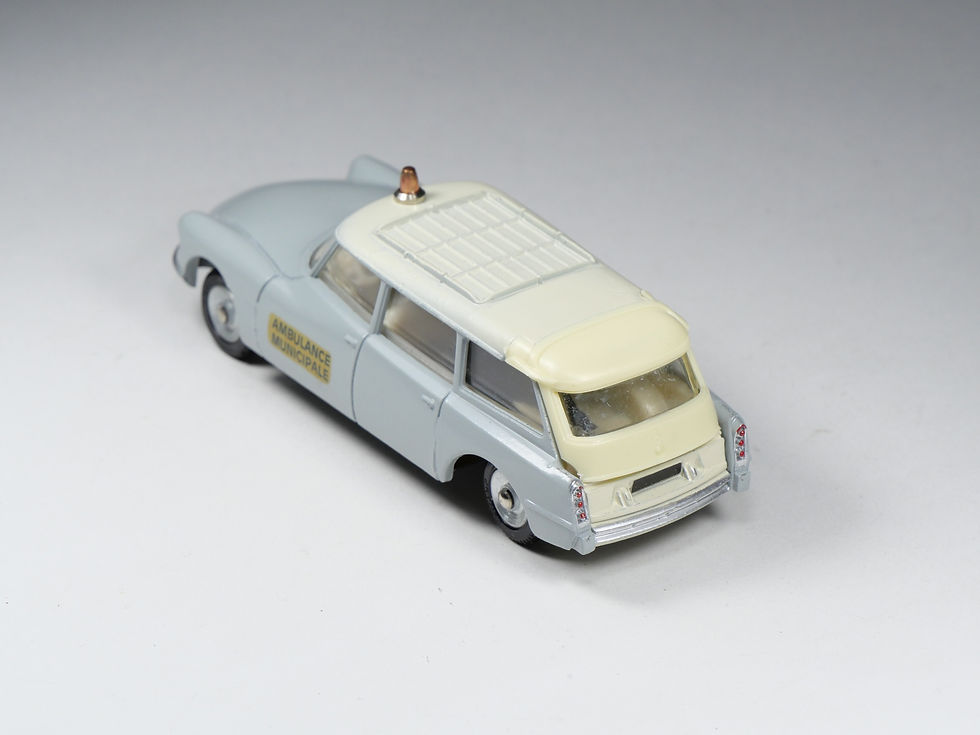 Thumbnail: DINKY TOYS FRANCE - 556 - Citroen Ambulance Break ID 19 - décalques alignés