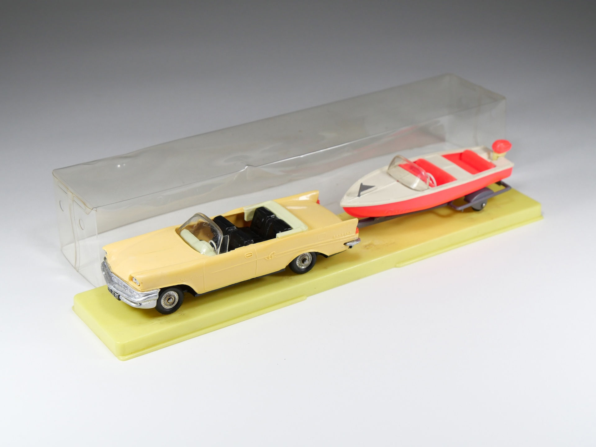 NOREV - 92 - Chrysler New Yorker Et Dinghy Rocca - Beige - En boite