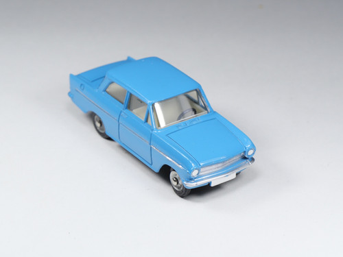 DINKY TOYS FRANCE - 540 - Opel Kadett Rare bleu soutenu - En boite