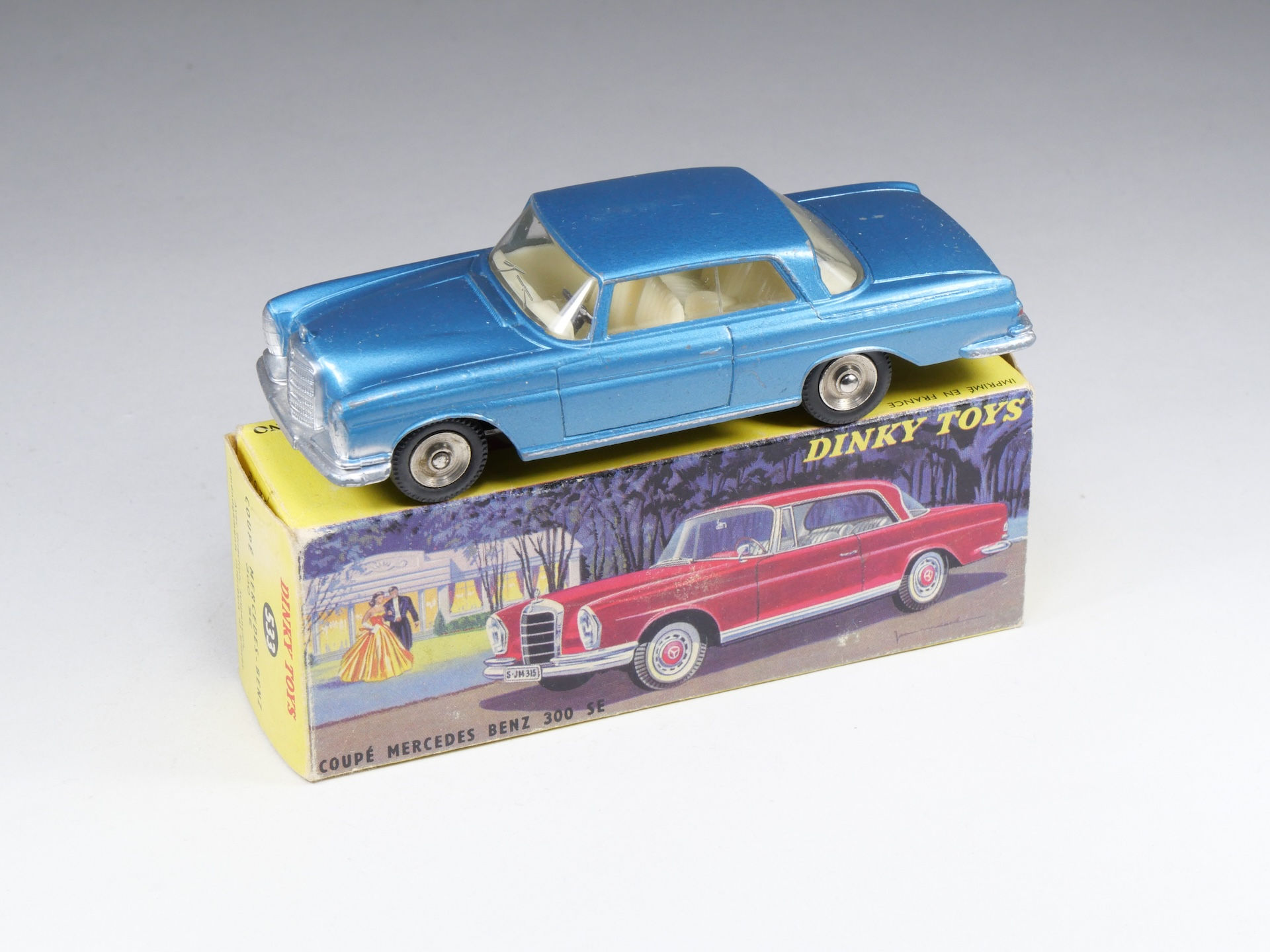 DINKY TOYS FRANCE - 533 - Coupé Mercedes Benz 300 SE - En boite