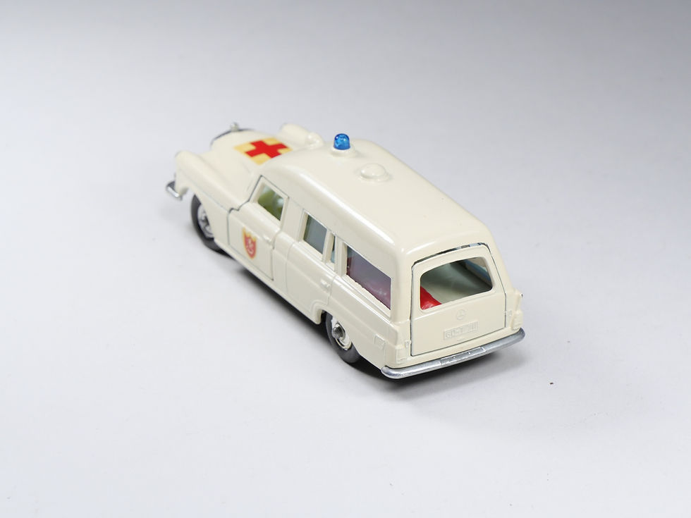 Miniatura: MATCHBOX - KING SIZE - K-6 - Mercedes Benz « Binz » Ambulance - Stock Magasin