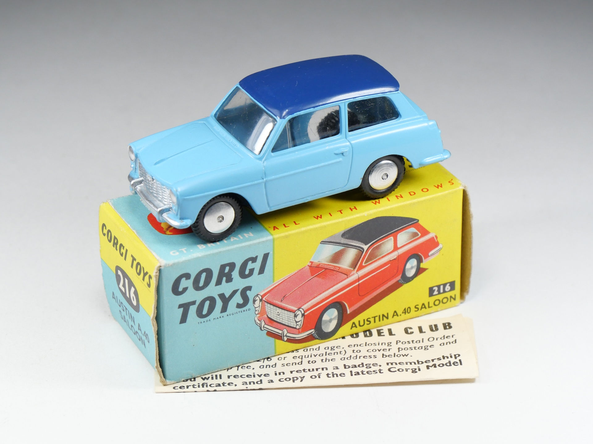 CORGI TOYS - 216 - Austin A.40 Saloon - En boite
