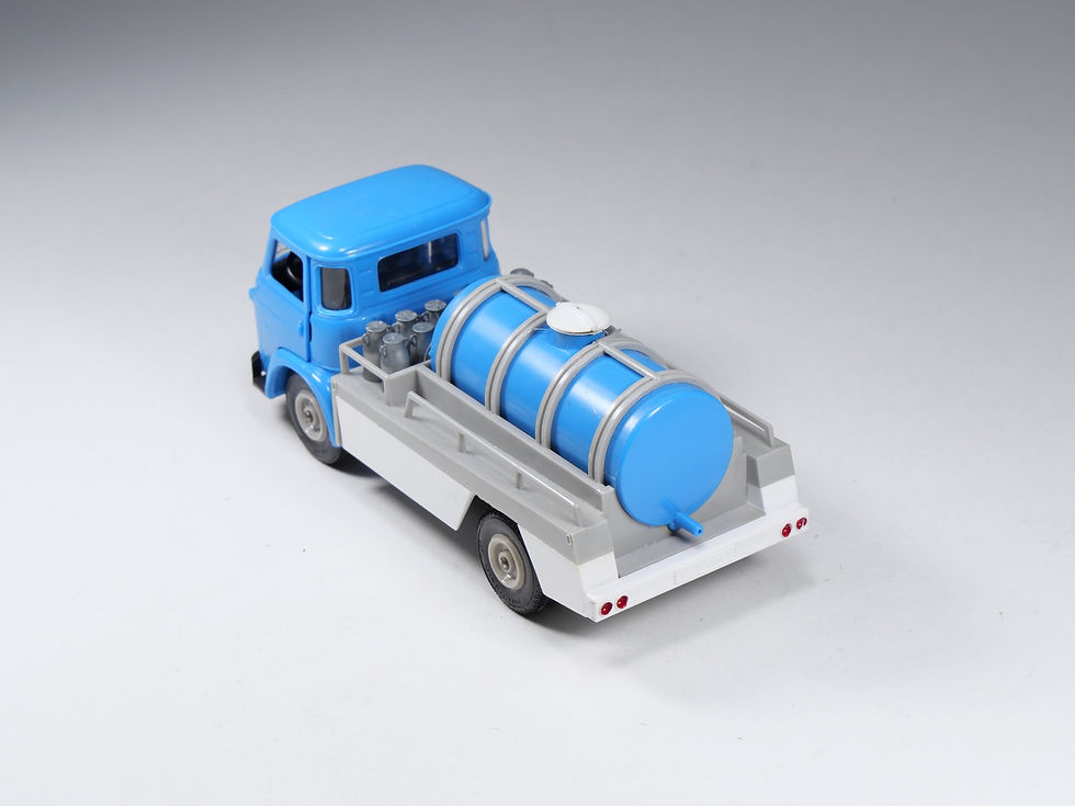 Miniature : NOREV - 102 - Saviem SG4 / S5C - Transport Lait - En boite