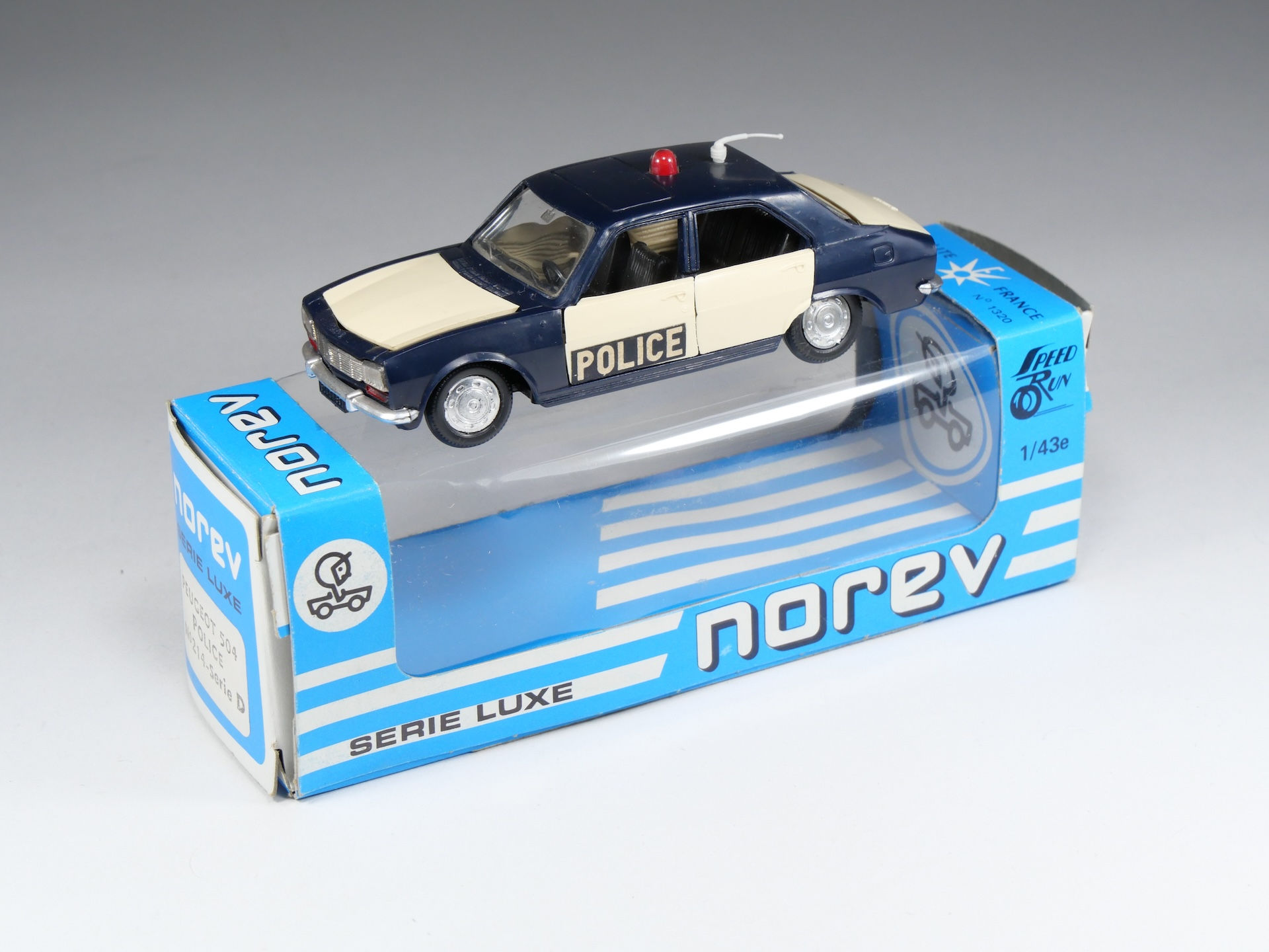 NOREV - SÉRIE LUXE / PLASTIGAM - 214 - Peugeot 504 Police - Pie - En boite