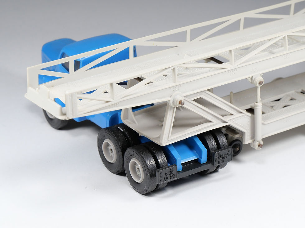 Thumbnail: NOREV - 95 - Tracteur Berliet TBO 15 - Transporteur - 1/43