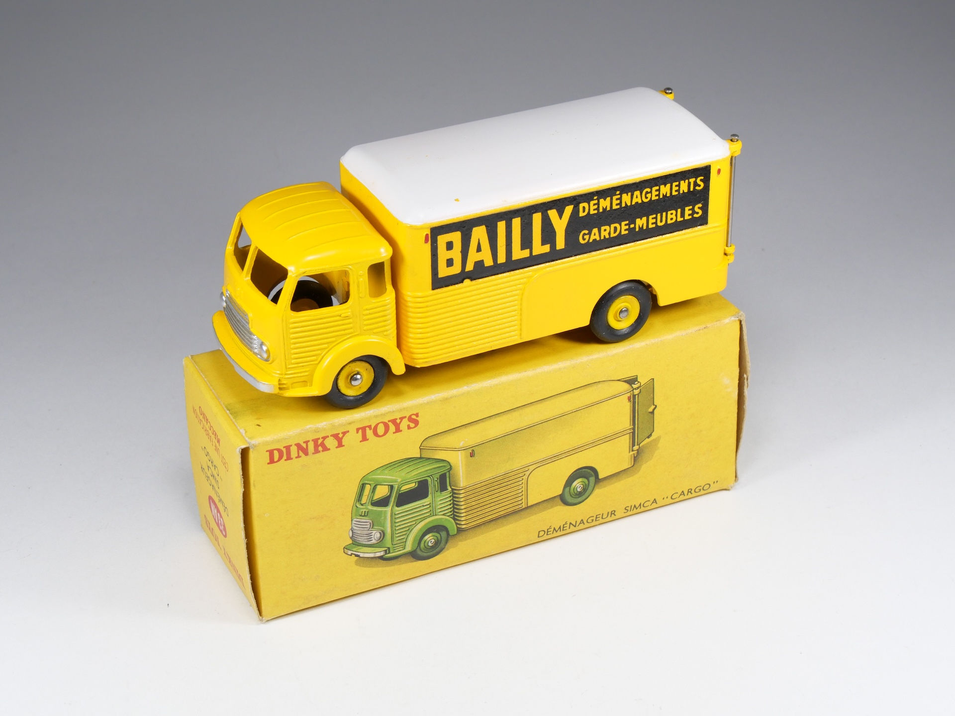 DINKY TOYS FRANCE - 33AN - Déménageur Simca Cargo « Bailly » - Jantes concaves