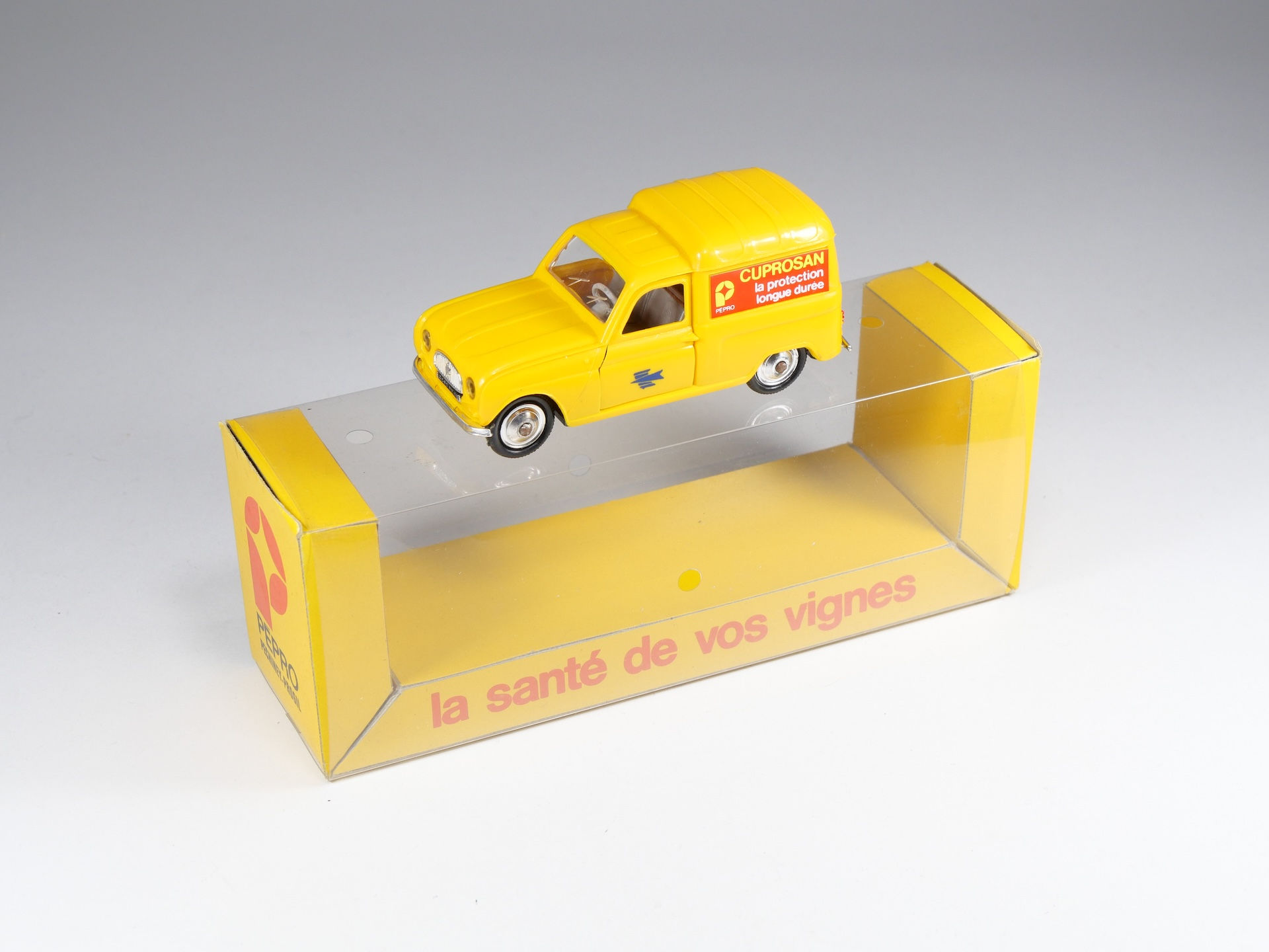 NOREV - 65 - Fourgonnette Renault 4 - Pepro Ultra-Sofril / Cuprosan - En Boite