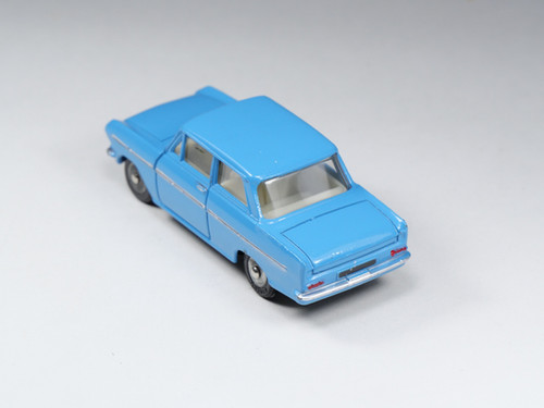 DINKY TOYS FRANCE - 540 - Opel Kadett Rare bleu soutenu - En boite
