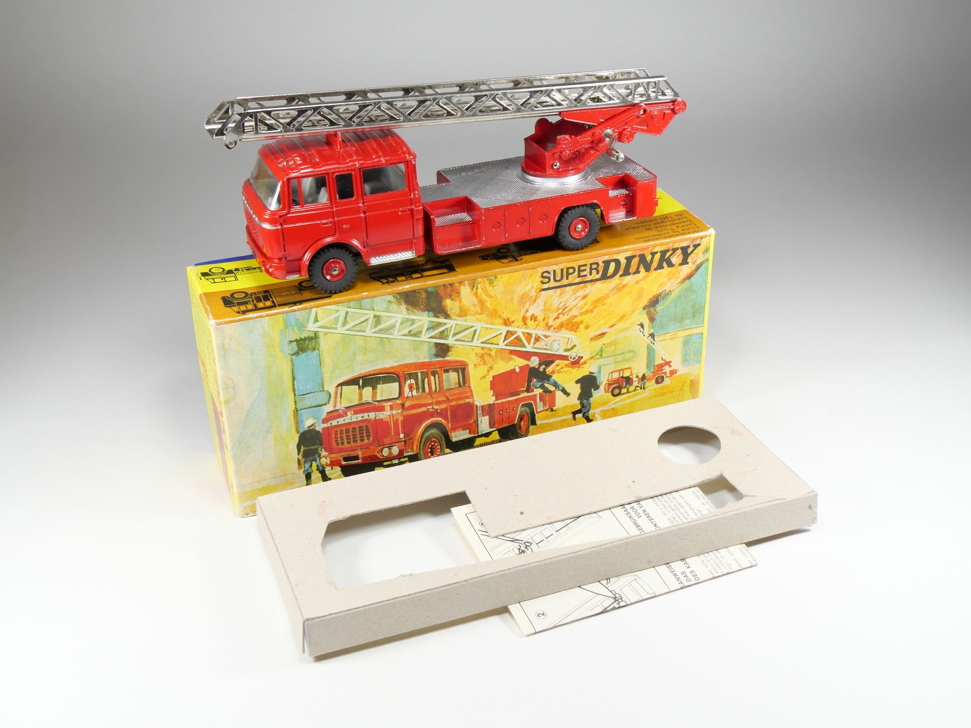 DINKY TOYS FRANCE - 568 - Berliet GLK Pompier - Grande Échelle - En boite