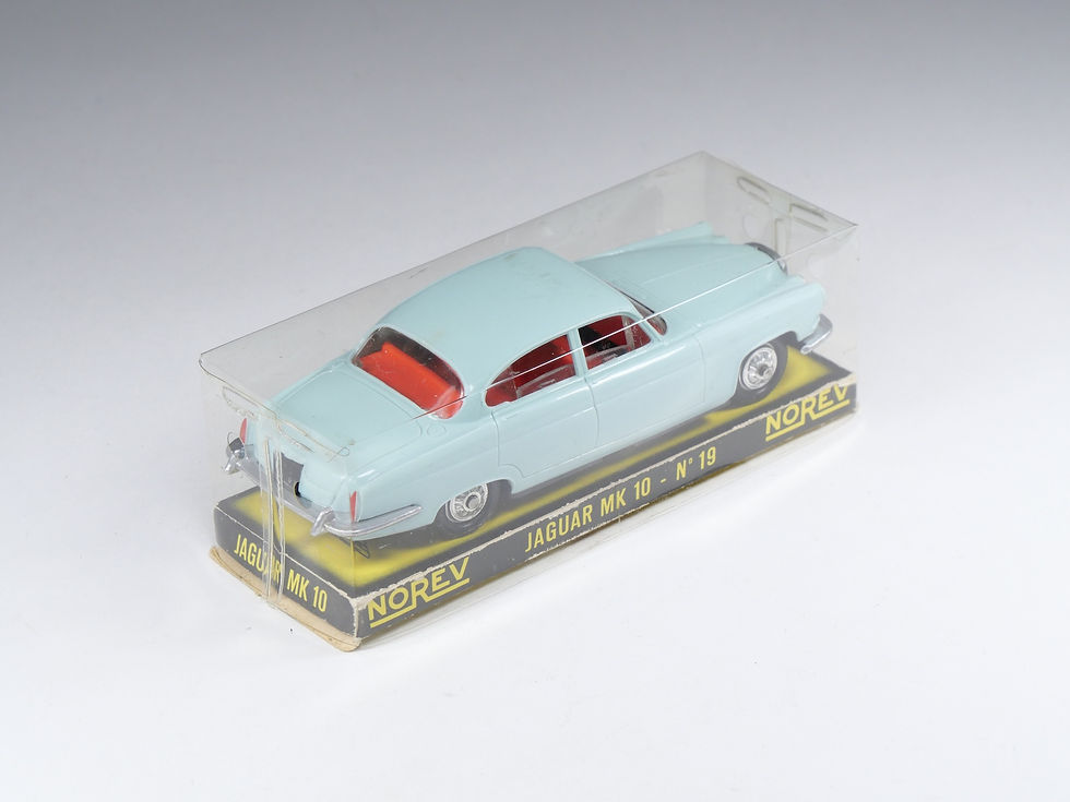 Thumbnail: NOREV - 19 - Jaguar MK10 - Bleu pale intérieur orange - En boite