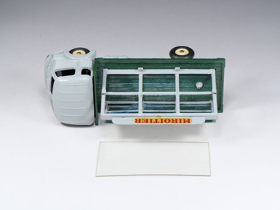 Thumbnail: DINKY TOYS FRANCE - 579 / 33C - Miroitier Simca Cargo - Jantes concaves - En boi