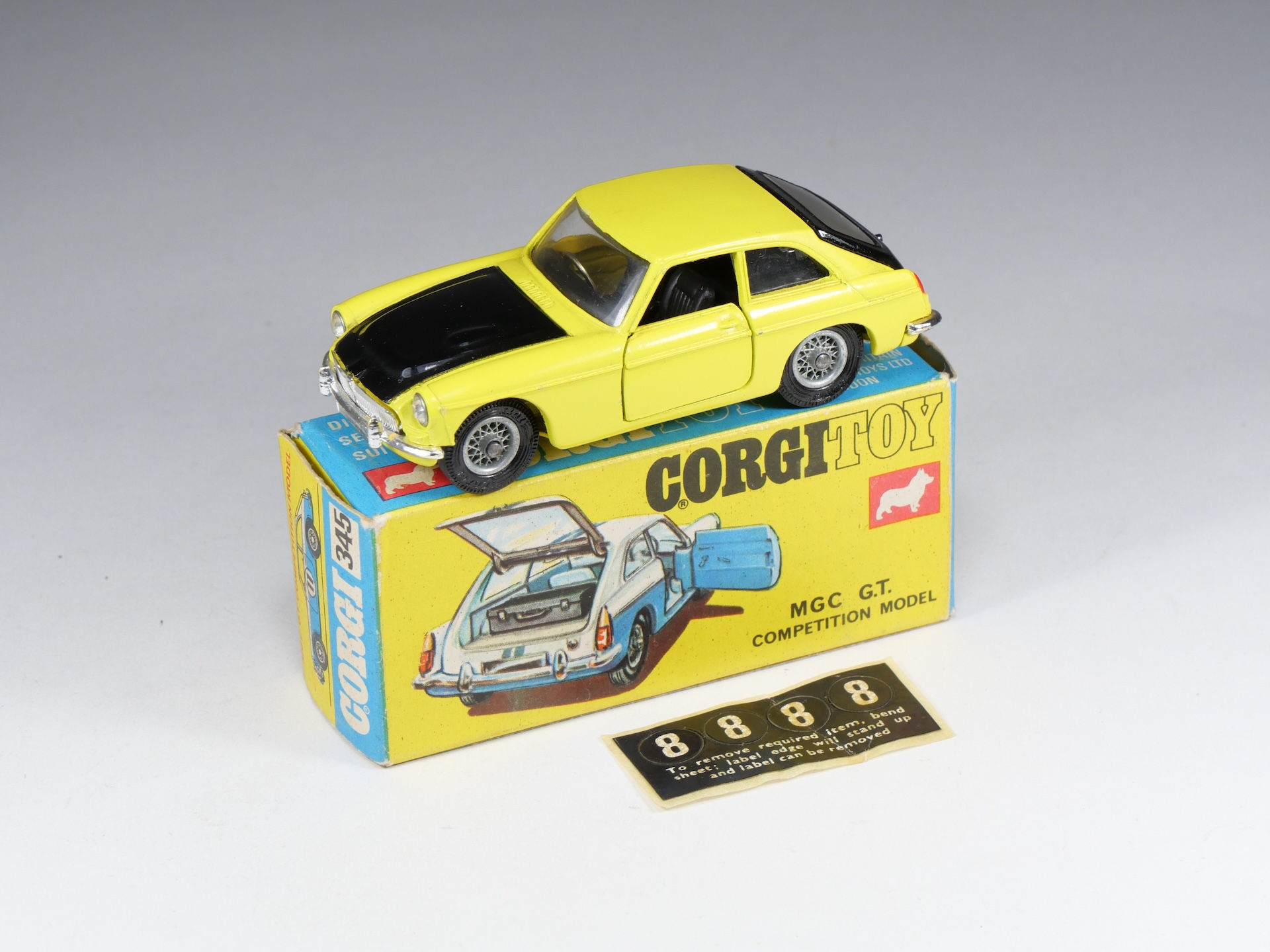 CORGI - 345 - MGC GT Competition - Jaune et noire - En boite