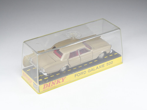 DINKY TOYS FRANCE - 1402 - Ford Galaxie 500 - En boite | BRICABOCK