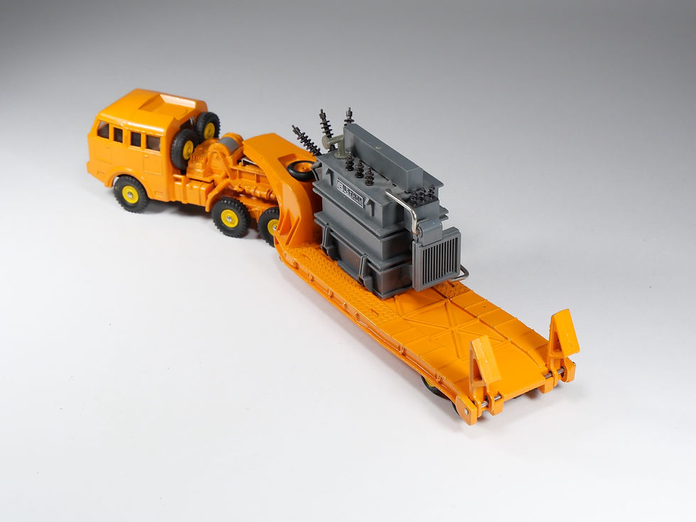 Thumbnail: DINKY TOYS FRANCE - 898 - Tracteur Berliet Porte Transformateur - Jantes concave