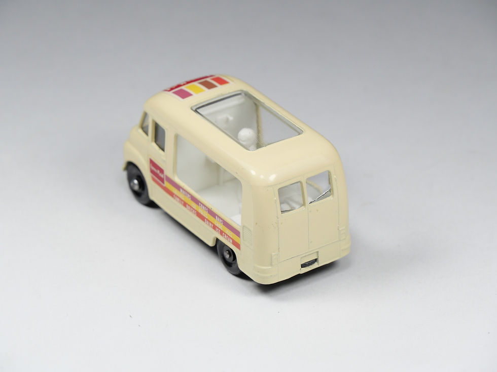 Miniature : MATCHBOX - 47-B - Commer Ice Cream Shop Van - Cream With Stripes - En boite
