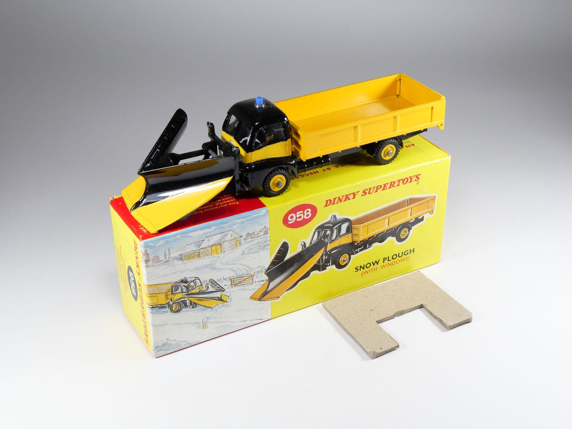 DINKY  TOYS ENGLAND - 958 - Guy Warrior Snow Plough - With Windows - En boite