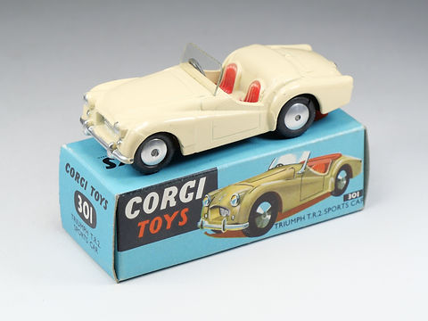 CORGI TOYS GB. Camion ECURIE ECOSSE. REF: 1126 + Boite repro + les 3 voitures EUR 135,00 - FR CORGI TOYS GB. Camion ECURIE ECOSSE. REF: 1126 + Boite repro + les 3 voitures EUR 135,00 - FR