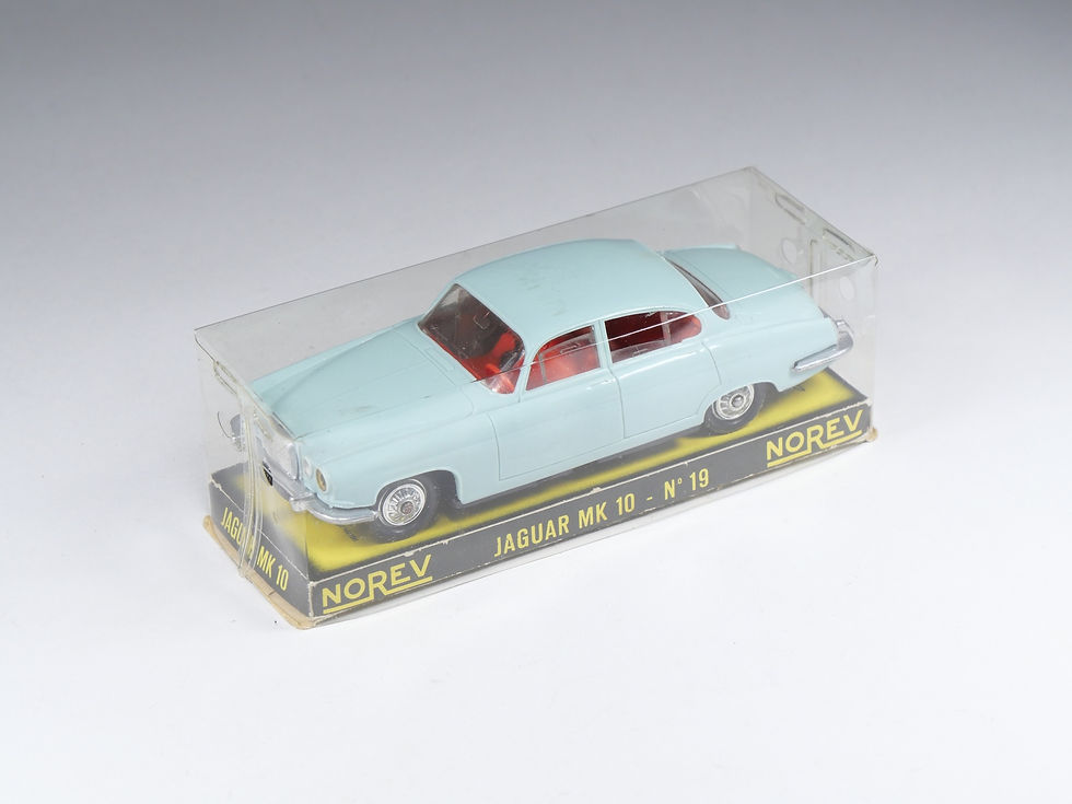 Thumbnail: NOREV - 19 - Jaguar MK10 - Bleu pale intérieur orange - En boite