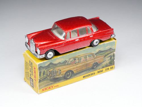 NICKY TOYS - DINKY - 186 - Mercedes-Benz 220 SE - Rouge métal - En