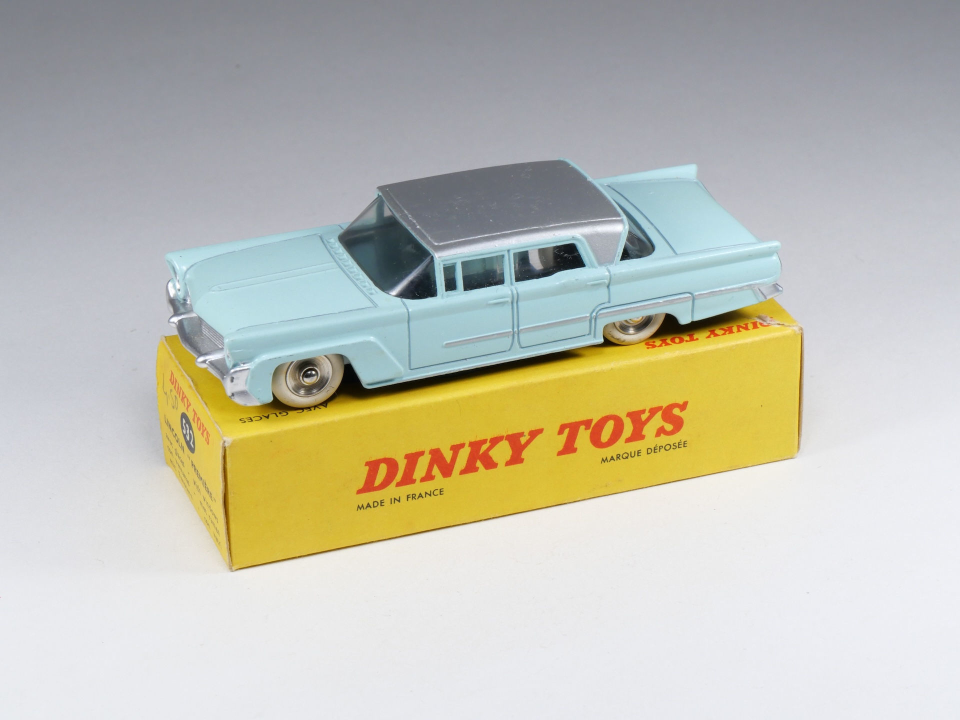 DINKY TOYS FRANCE - 532 - Lincoln Première - Jantes concaves - En boite