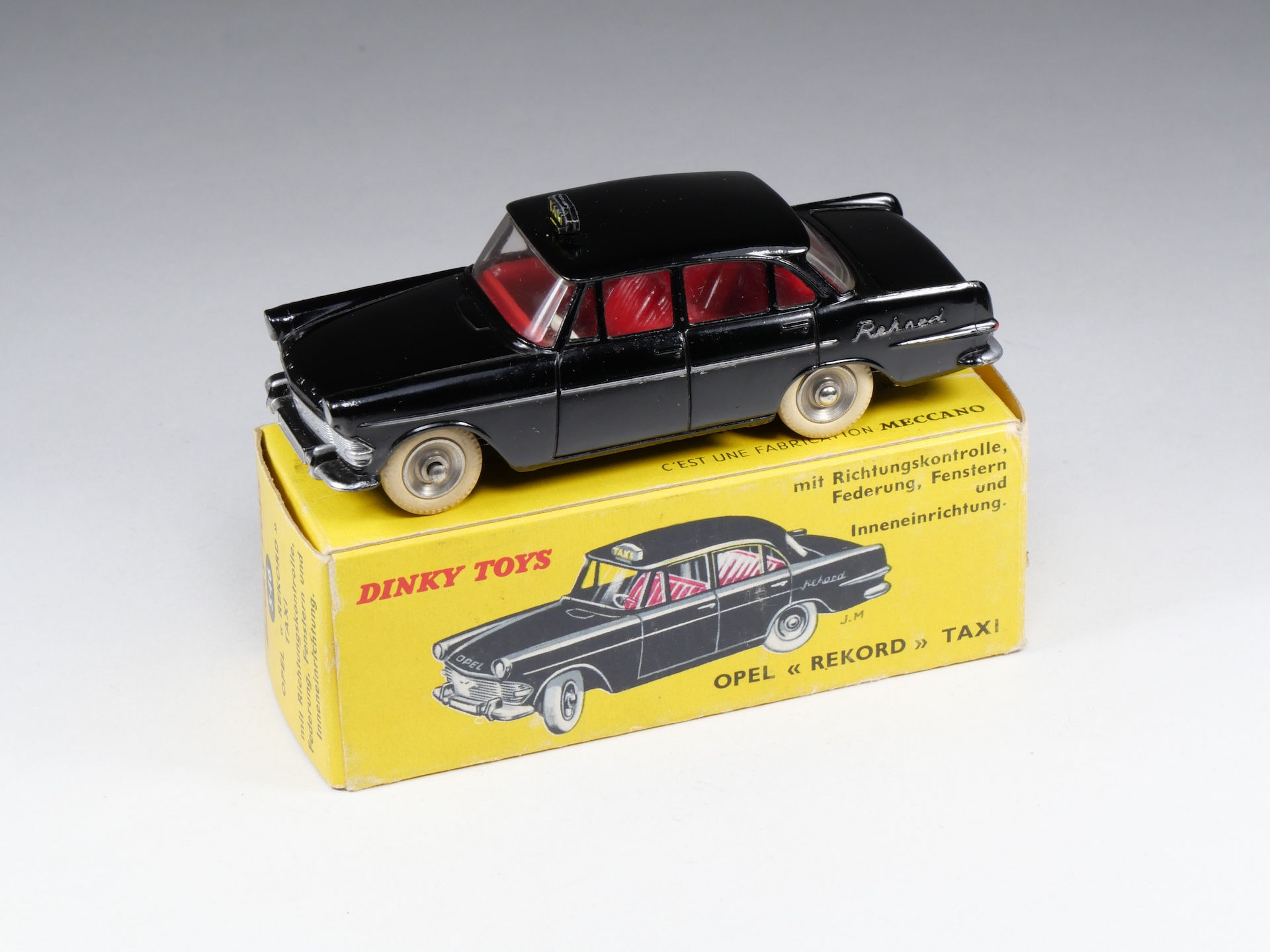 DINKY TOYS FRANCE - 546 - Opel Rekord Taxi - Export - En boite