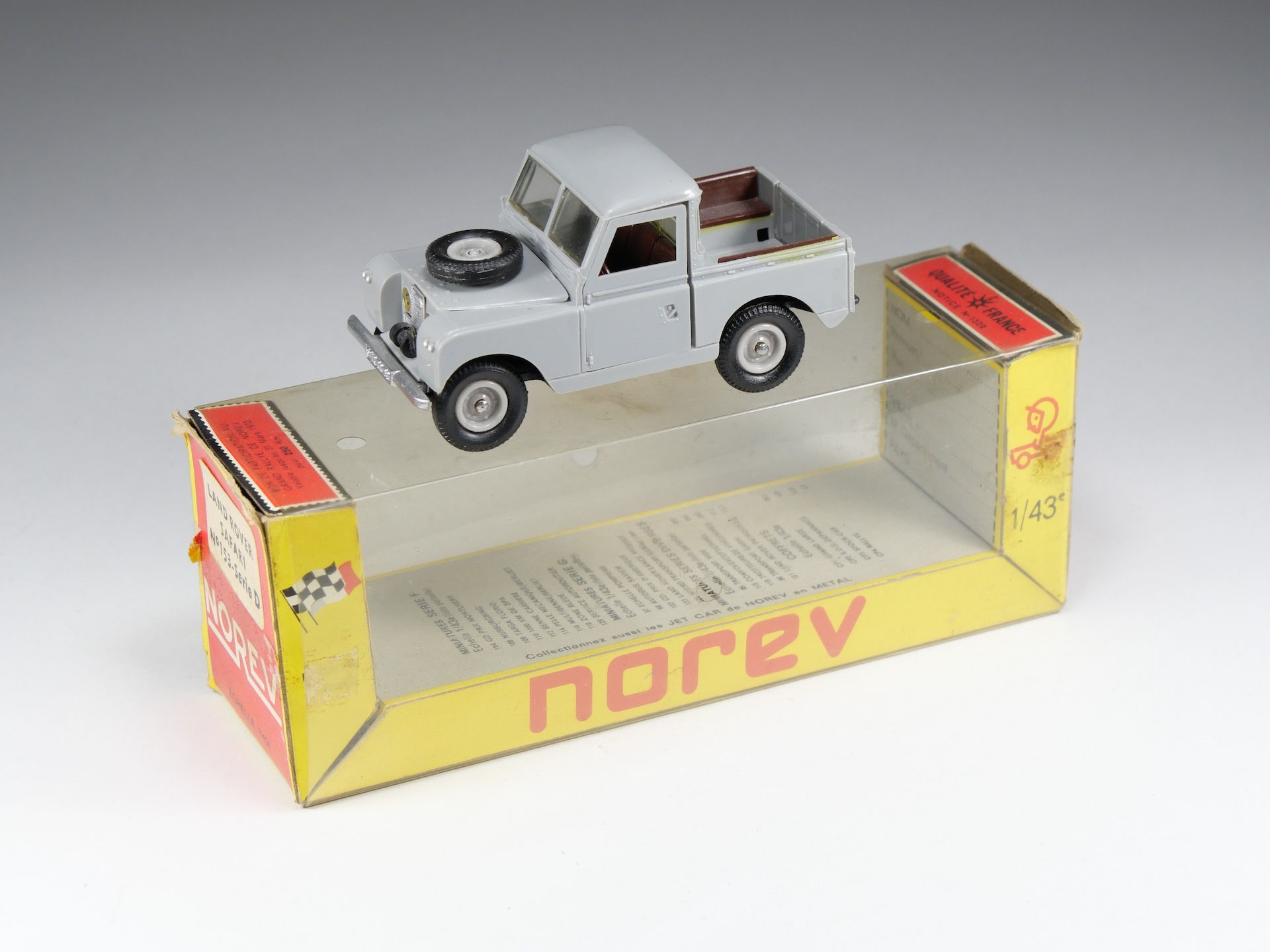 NOREV - 153 - Land Rover Safari - En boite
