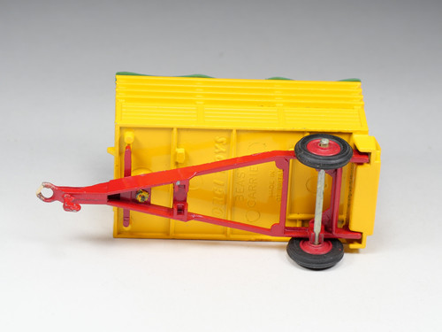 Corgi Toys Ford 5000 Traktor mit Box (Gebraucht) in Spiez für CHF 30 Corgi Toys Ford 5000 Traktor mit Box (Gebraucht) in Spiez für CHF 30