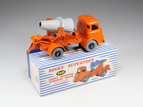 DINKY TOYS ENGLAND - 960 - Albion Chieftain Lorry Mounted Concrete