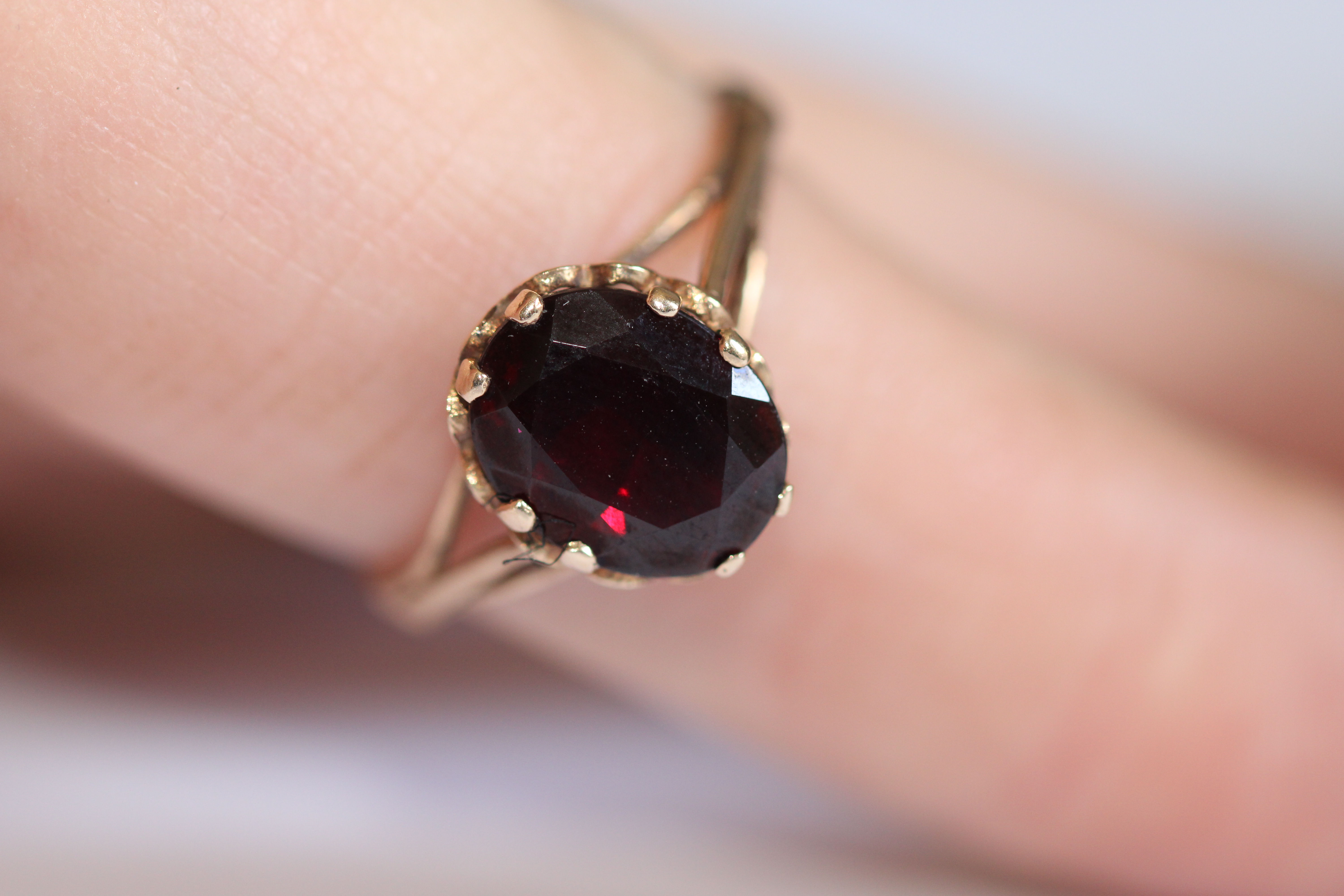 9ct Garnet