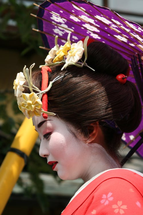 Japanese woman in traditional garb © Pexels