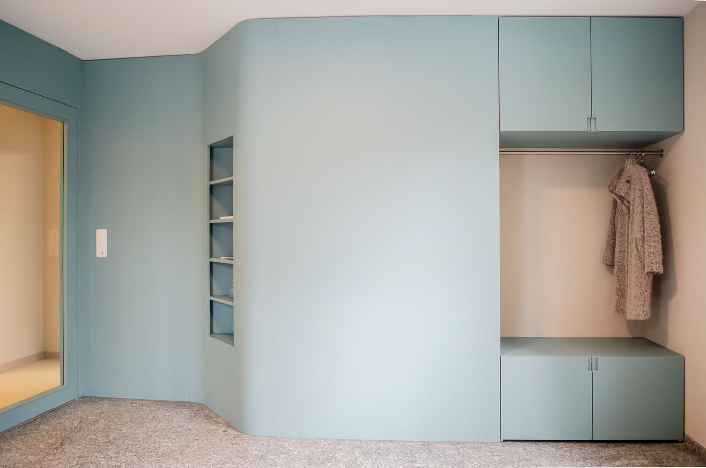 Garderobe, Wartezimmer, Wartebereich, Zeitschriftablage, Linoleum Furniture, Arztpraxis, Corbo Desktop, KT Colors