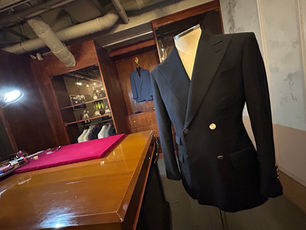 広島のオーダースーツTheMyWayで仕立てたネイビーブレザー