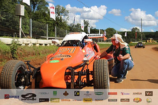 Fábio lidera categoria de corrida de carros da ZanoelloCup