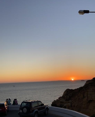 Mar, arena y puesta de sol