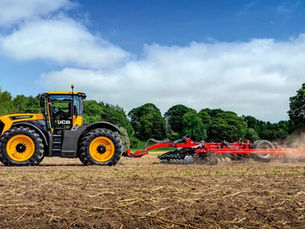 JCB Fastrac 6300 wins tractor sustainability award at Agritechnica 2025