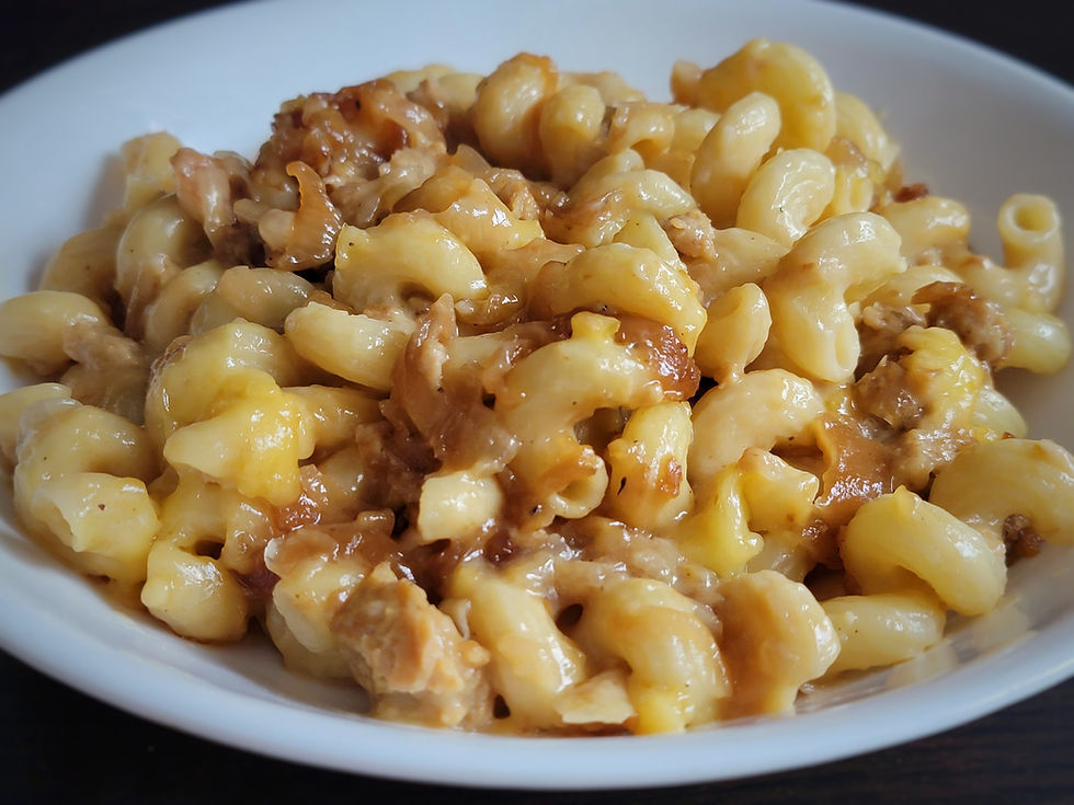 BEYOND SMOKED GOUDA MAC & CHEEZ with Caramelized Onions